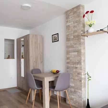 Nelly - Fontana Apartment *